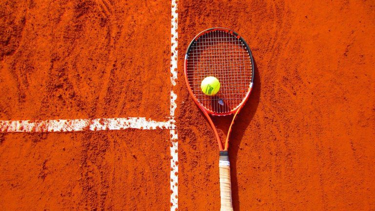 Peut-on jouer au tennis avec des gants ?
