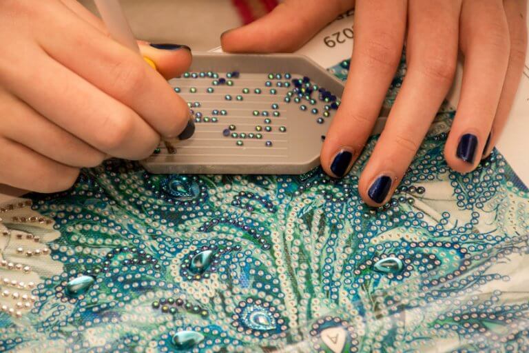 Broderie diamant personnalisé : le cadeau unique qui fait briller les yeux