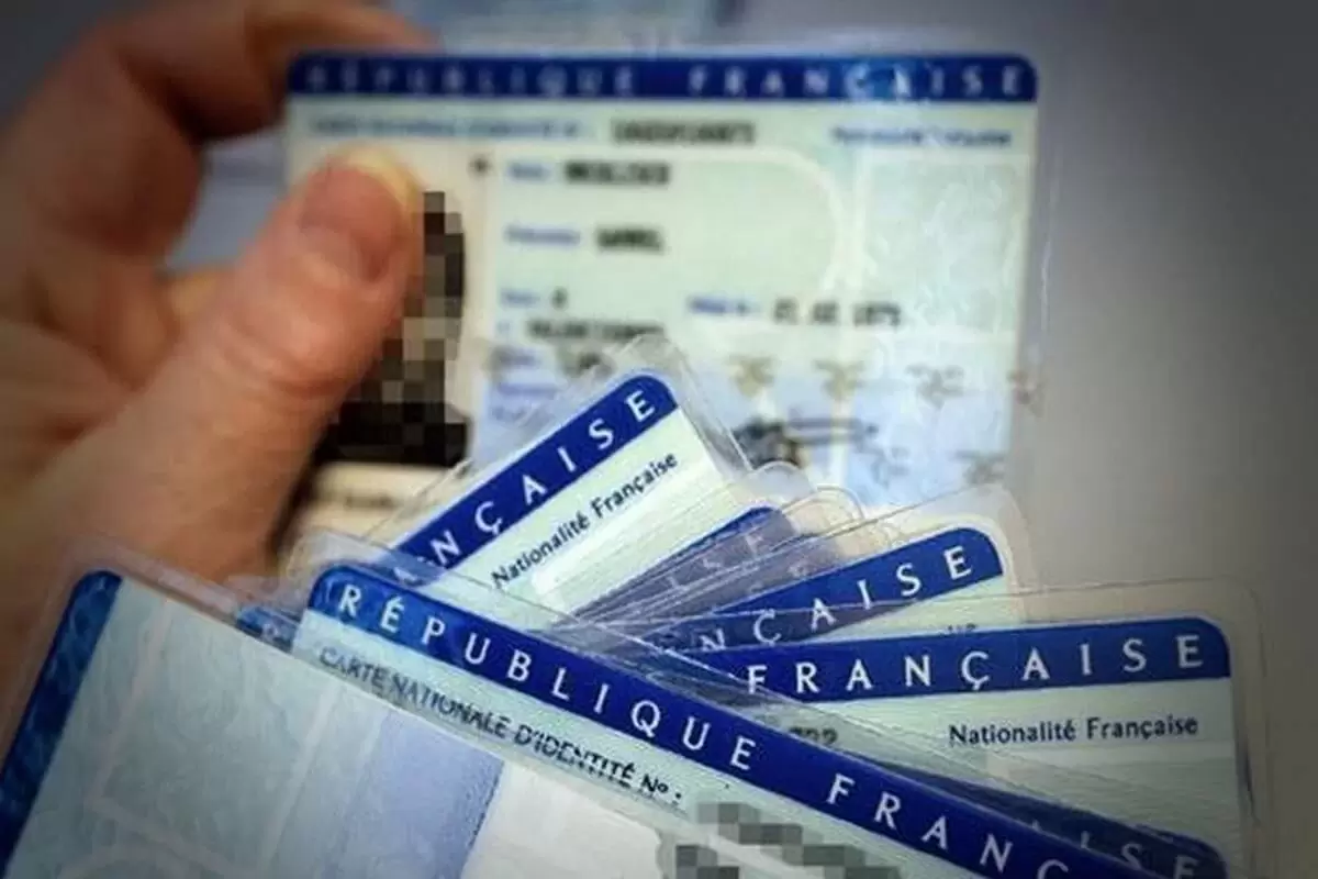 Peut-on voyager avec une carte d’identité périmée ?