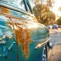 Comment réparer une grosse rayure sur votre voiture facilement ?